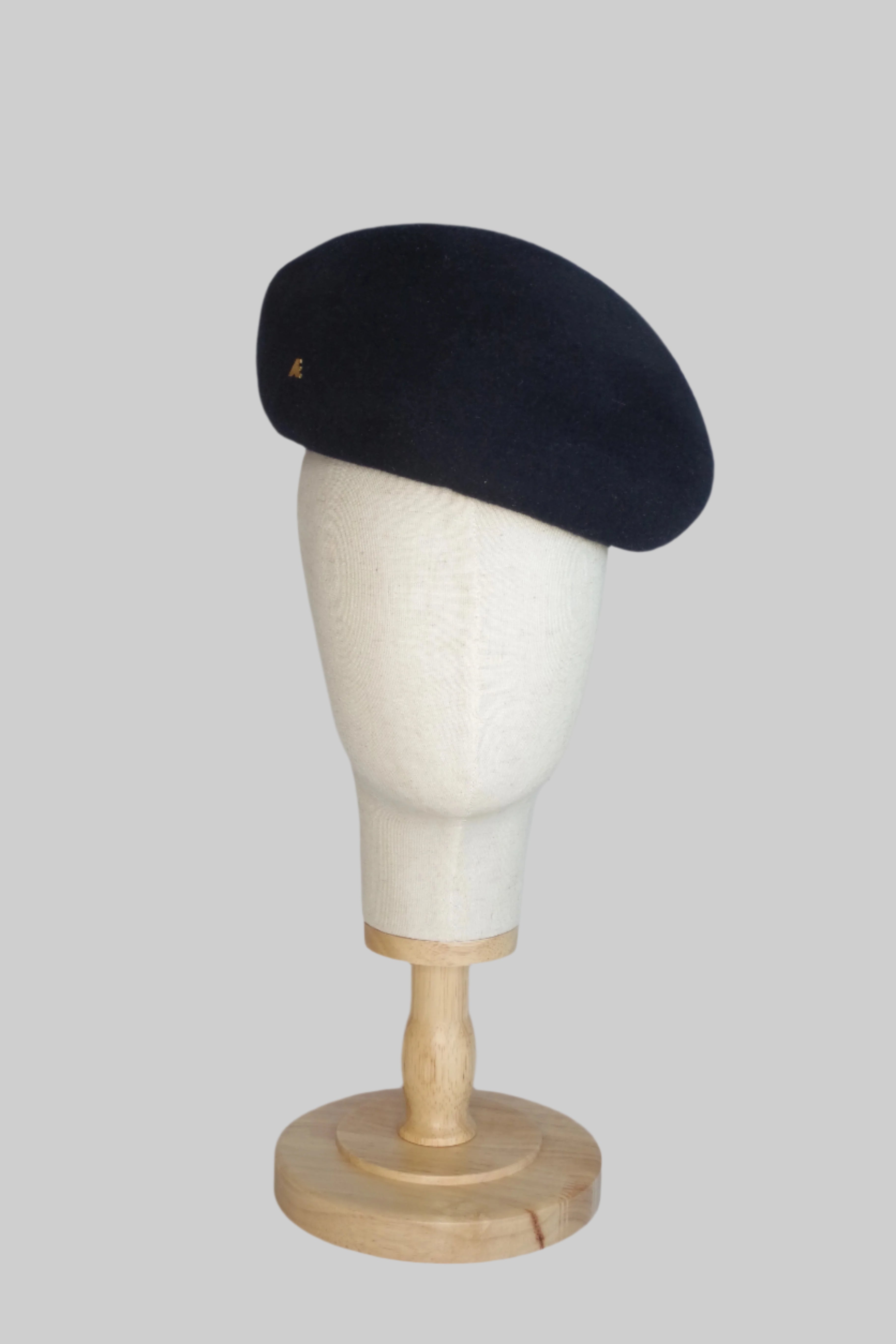Navy blue beret fur felt