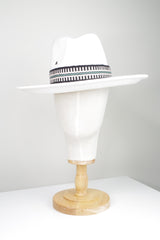 Elegant Wide-Brim Fedora – Timeless Sophistication