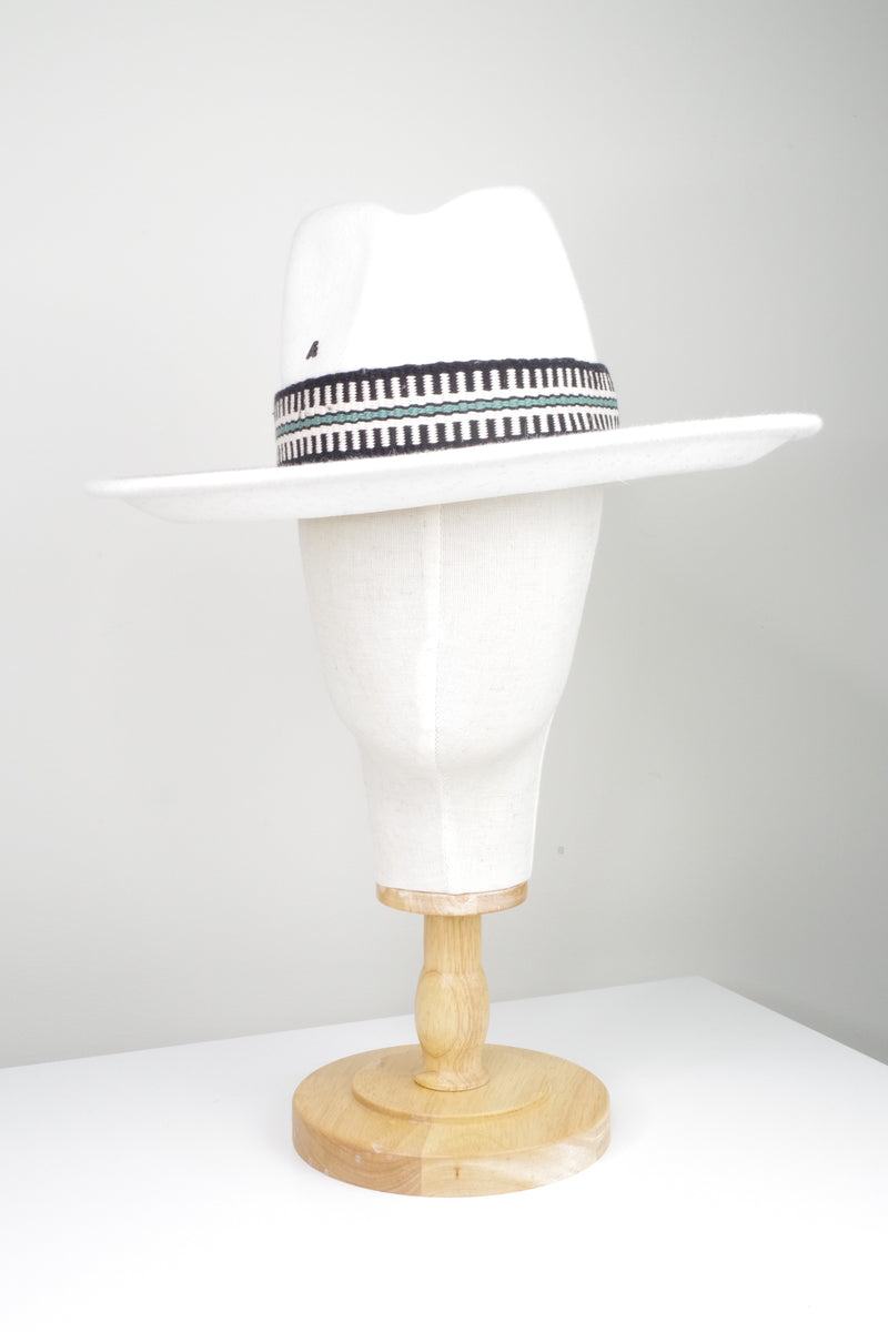 Elegant Wide-Brim Fedora – Timeless Sophistication