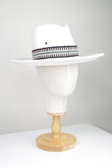 Elegant Wide-Brim Fedora – Timeless Sophistication