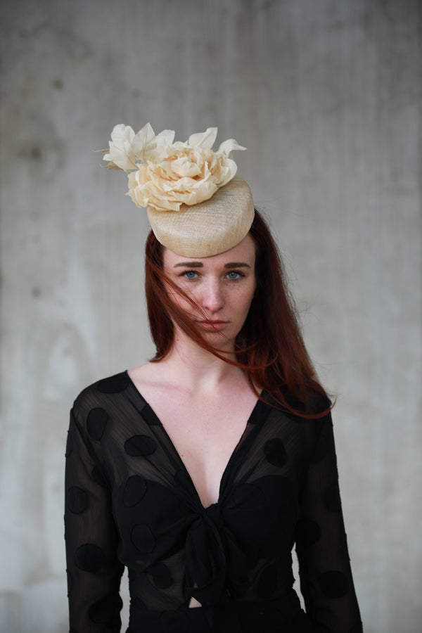 Alyssa is a very elegant fascinator hat that you can use for many big occasions such as weddings if you are the bride, bridesmaid, just as a guest. This hat is made from natural sinamay straw with a handmade flower in cotton. This hat is also available in bespoke colours.